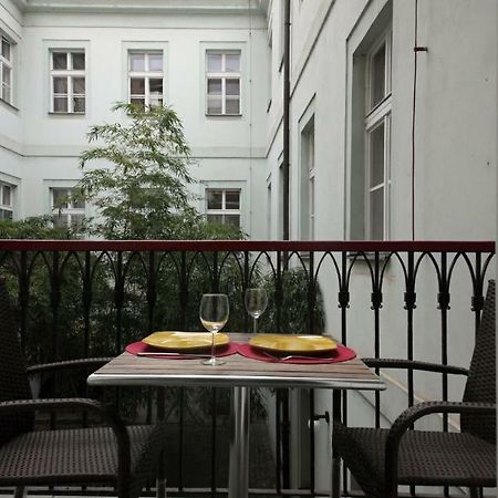 Quiet Apartment With Balcony Charles Bridge Praga Esterno foto