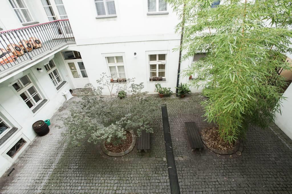 Quiet Apartment With Balcony Charles Bridge Praga Esterno foto