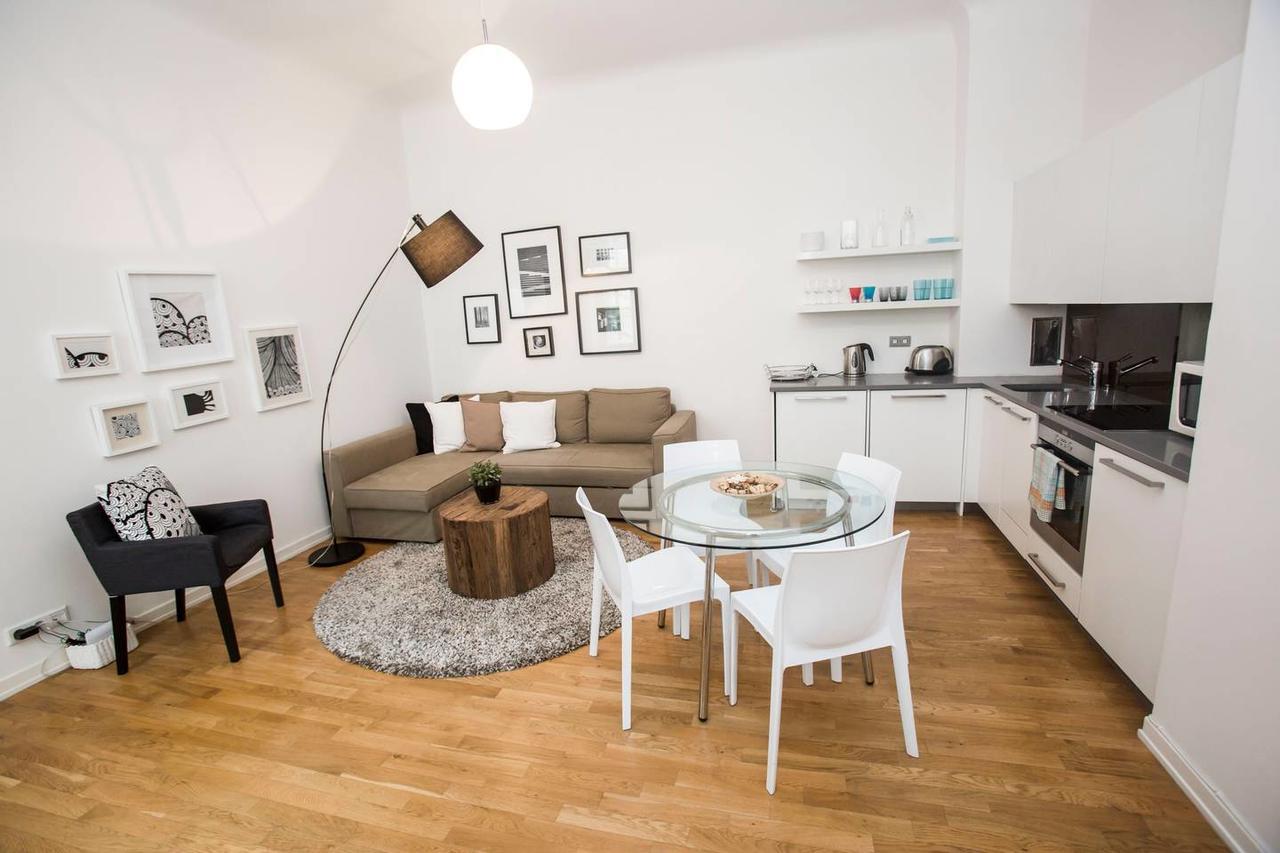 Quiet Apartment With Balcony Charles Bridge Praga Esterno foto
