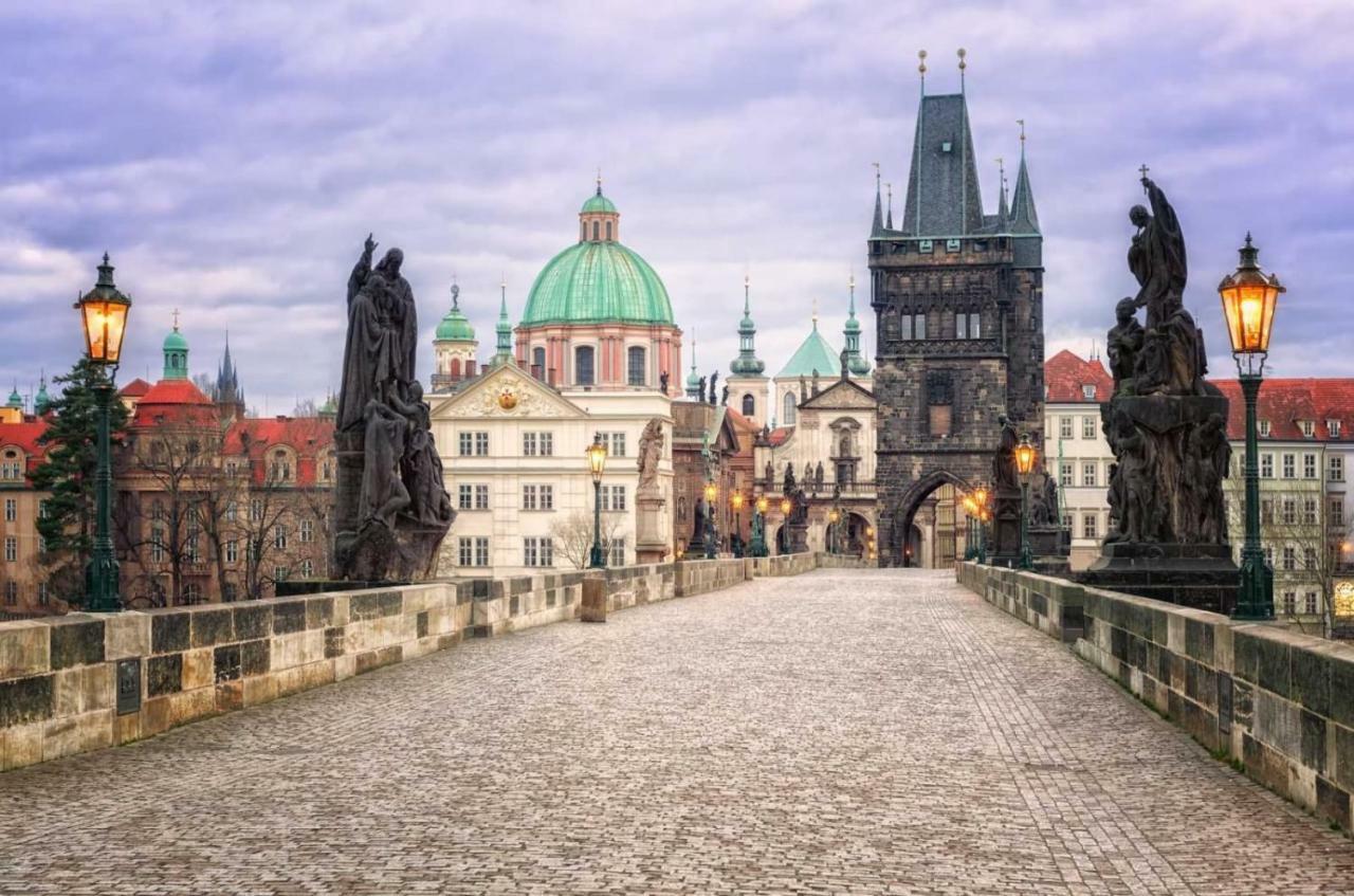 Quiet Apartment With Balcony Charles Bridge Praga Esterno foto