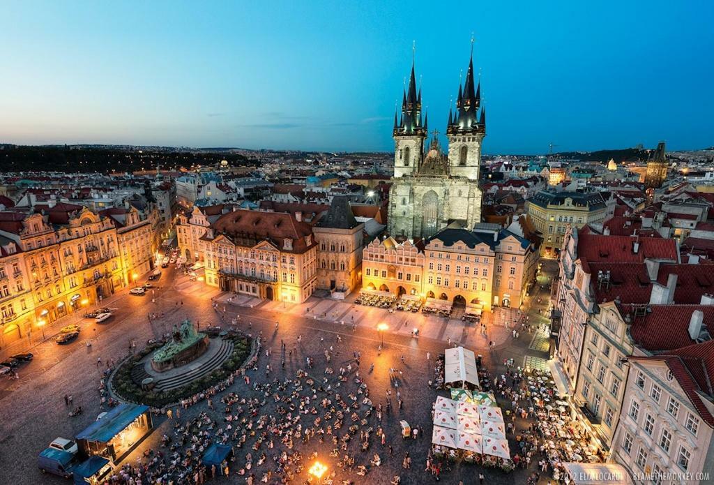 Quiet Apartment With Balcony Charles Bridge Praga Esterno foto